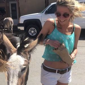 Meet your Posher, Olivia